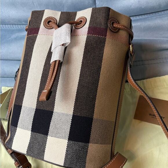 Burberry Checkered Bucket Bag NWT - Picture 3 of 9